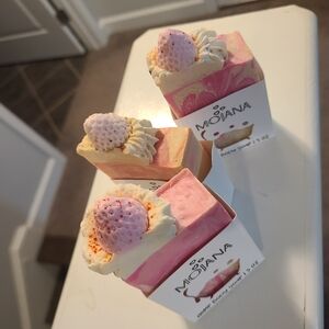 5 Handmade Lux Ice Creme Body Bath Soap  & 1 Candle ( 6 Oz Soy)